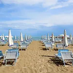 Comfy With Balcony Appartement Eraclea Mare