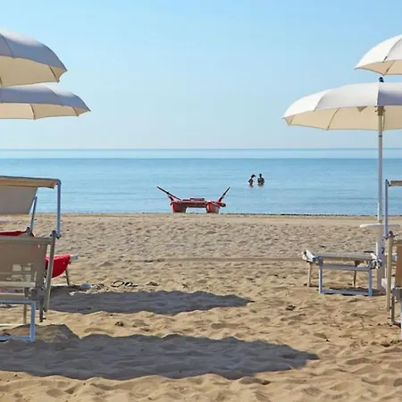 Comfy With Balcony Apartament