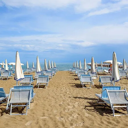 Comfy With Balcony Apartment Eraclea Mare